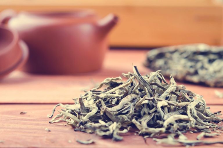 White Tea Side Effects and Things to Avoid