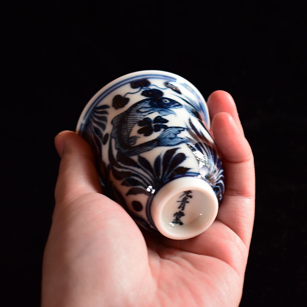 Hand painted Yuan Blue-and-white Fish and Seaweed Tea Cup