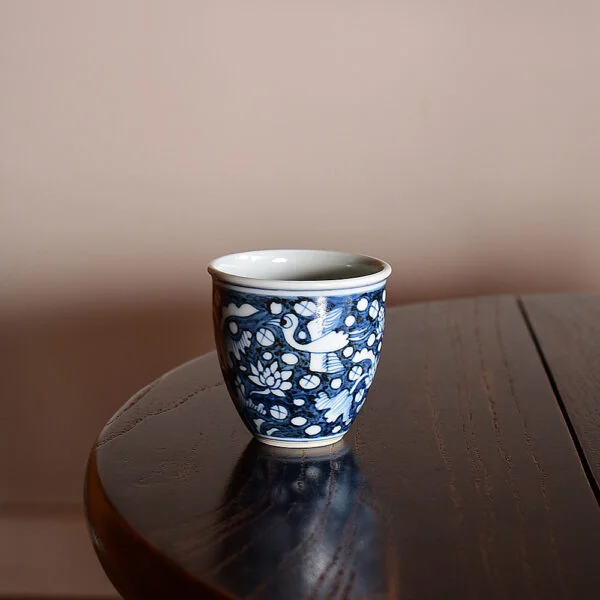 手绘一鸳莲升品茗杯