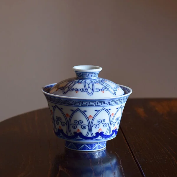 Hand Painted Horseshoe Shaped Bao Xiang Gaiwan Set