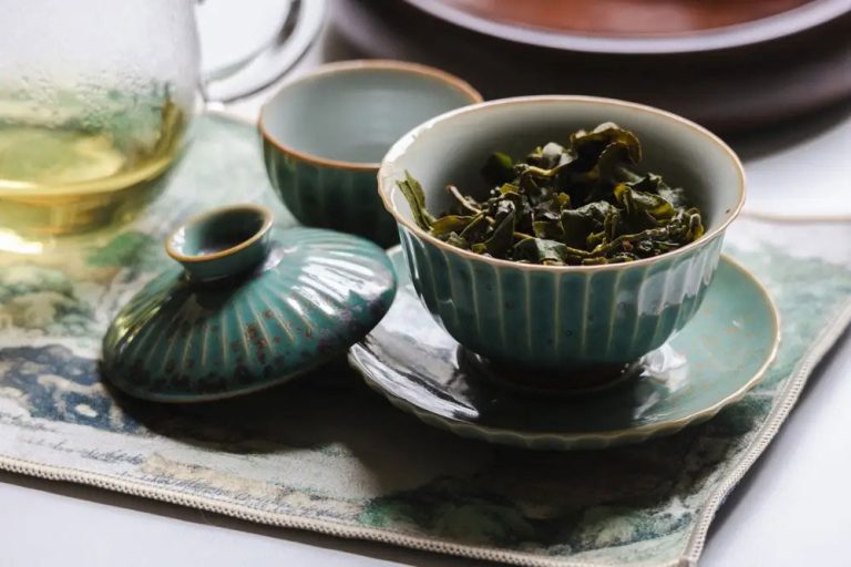 What Does Oolong Tea Taste Like?