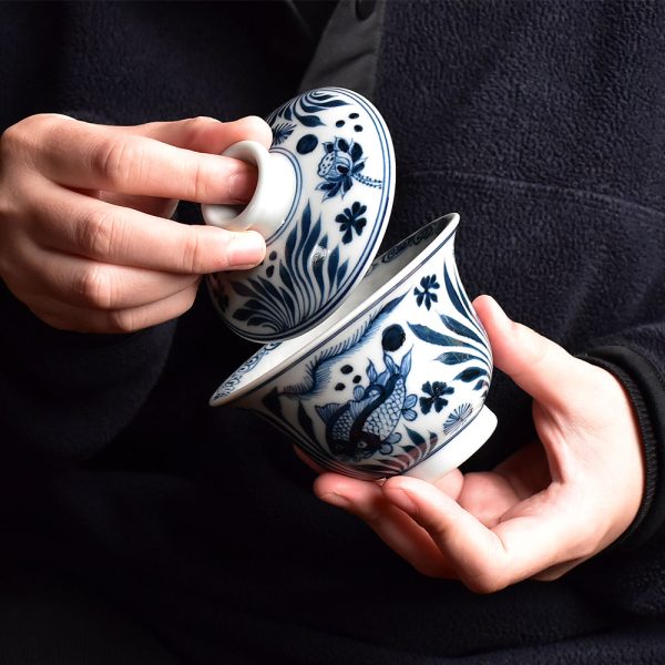 手繪魚藻暗刻蓋碗