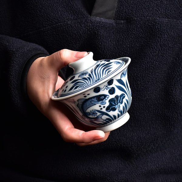 手繪魚藻暗刻蓋碗
