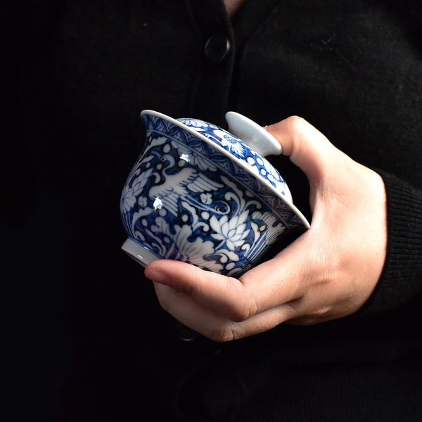 手繪青花蓮升鴯戲蓋碗